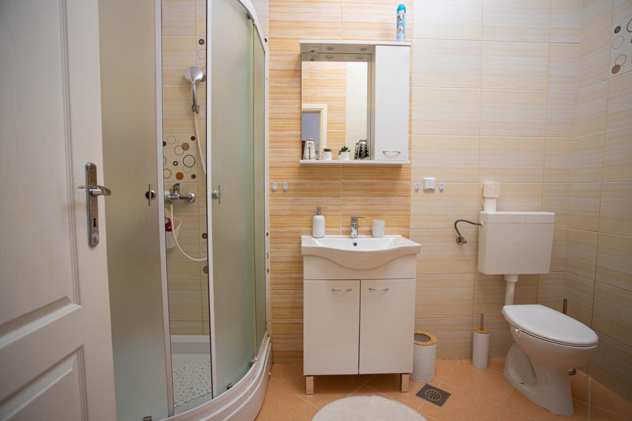 Apartman Gundulic Vinkovci Ngoại thất bức ảnh